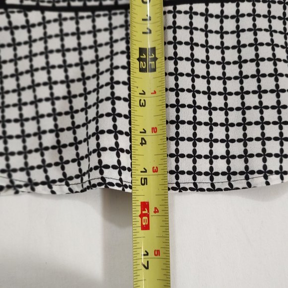 Black and White Mini Skirt Ruffled Hem Lined - Picture 11 of 12